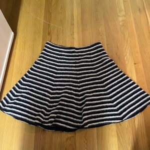 Theory skirt size 4